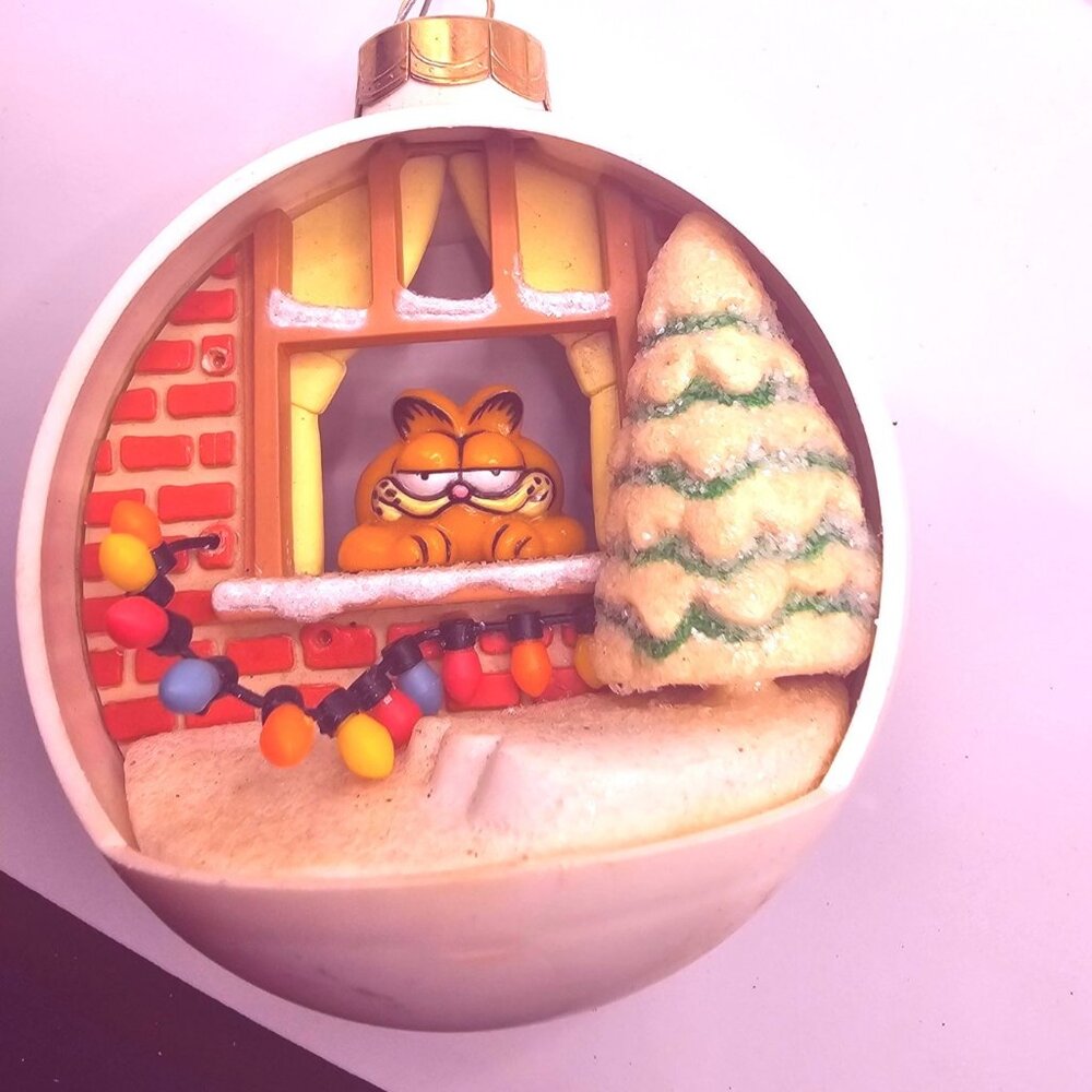 1978 Enesco Garfield "Watching At The Window" Christmas Ornament With Stand – Fe